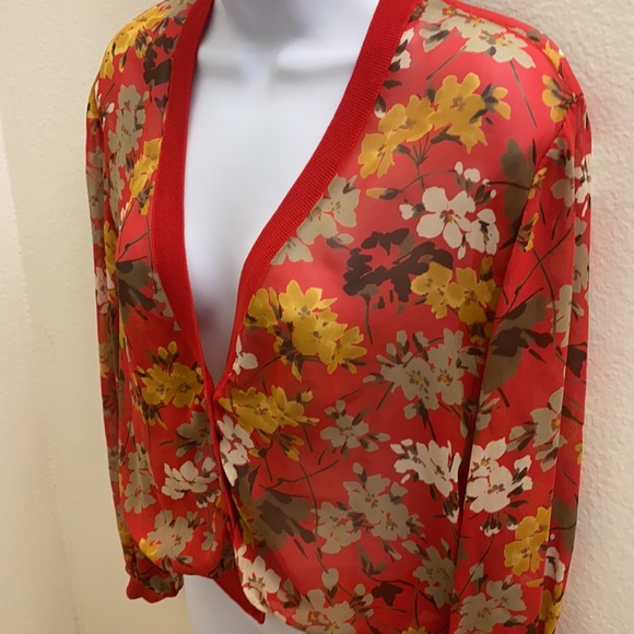 Valentino Miss V Silk Sheer Red Floral Cardigan 40-6 - Picture 2 of 6